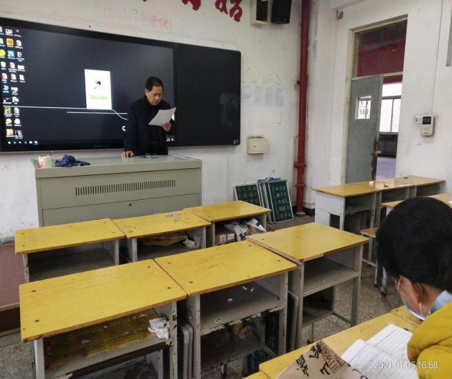 张保华宣读开题报告